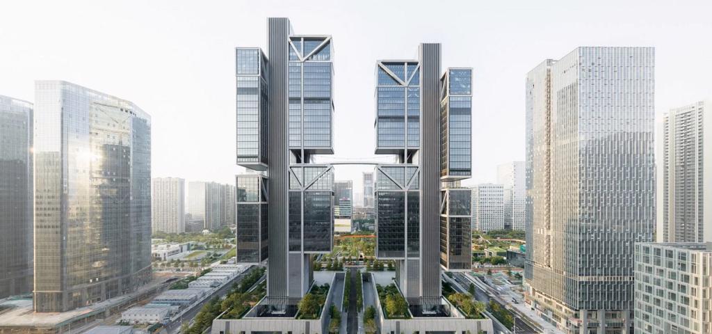 Η Foster + Partners συνδέει δύο ουρανοξύστες με κρεμαστή γέφυρα ύψους 100 μέτρων
